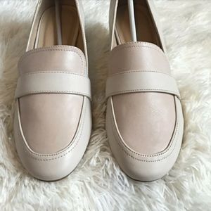 SOLD Jaclyn smith heel loafers
